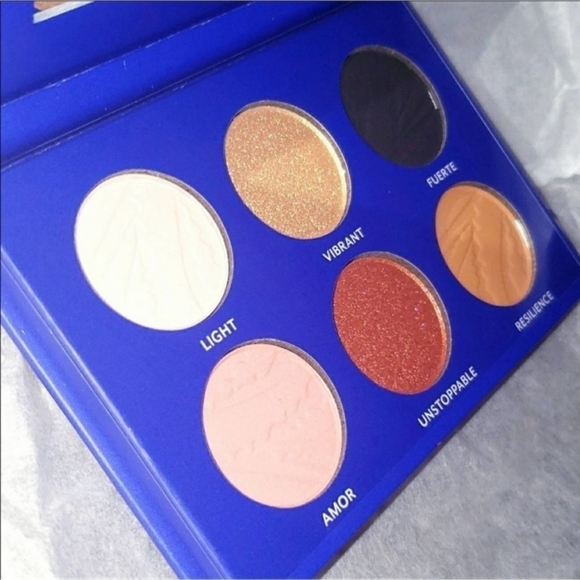 Nwt Tresluce Beauty "I am siempre Divina" Set w Lashes - Picture 2 of 3